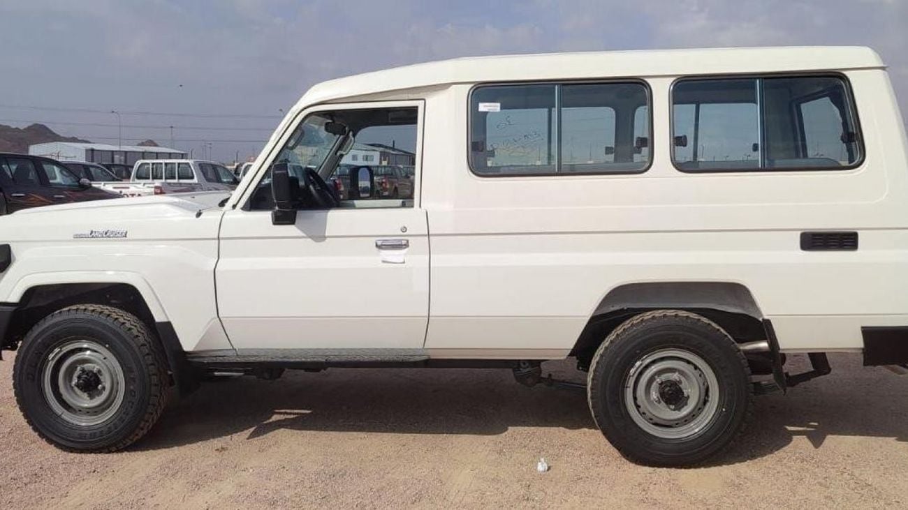تويوتا لاند كروزر بيك آب TOYOTA LANDCRUISER STEEL ROOF VAN ( HZJ) LC78