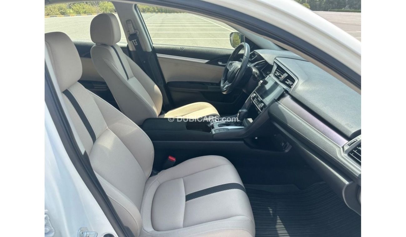 هوندا سيفيك LX سبورت موديل 2018 حاله ممتازه جدا من الداخل والخارج فل مواصفات فتحه سقف