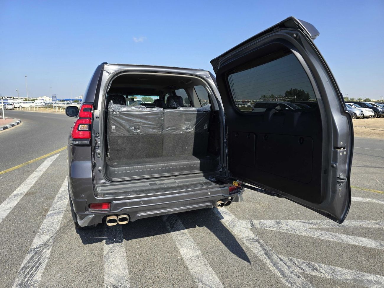 تويوتا برادو 4x4 Diesel Right Hand Drive (Export Only )