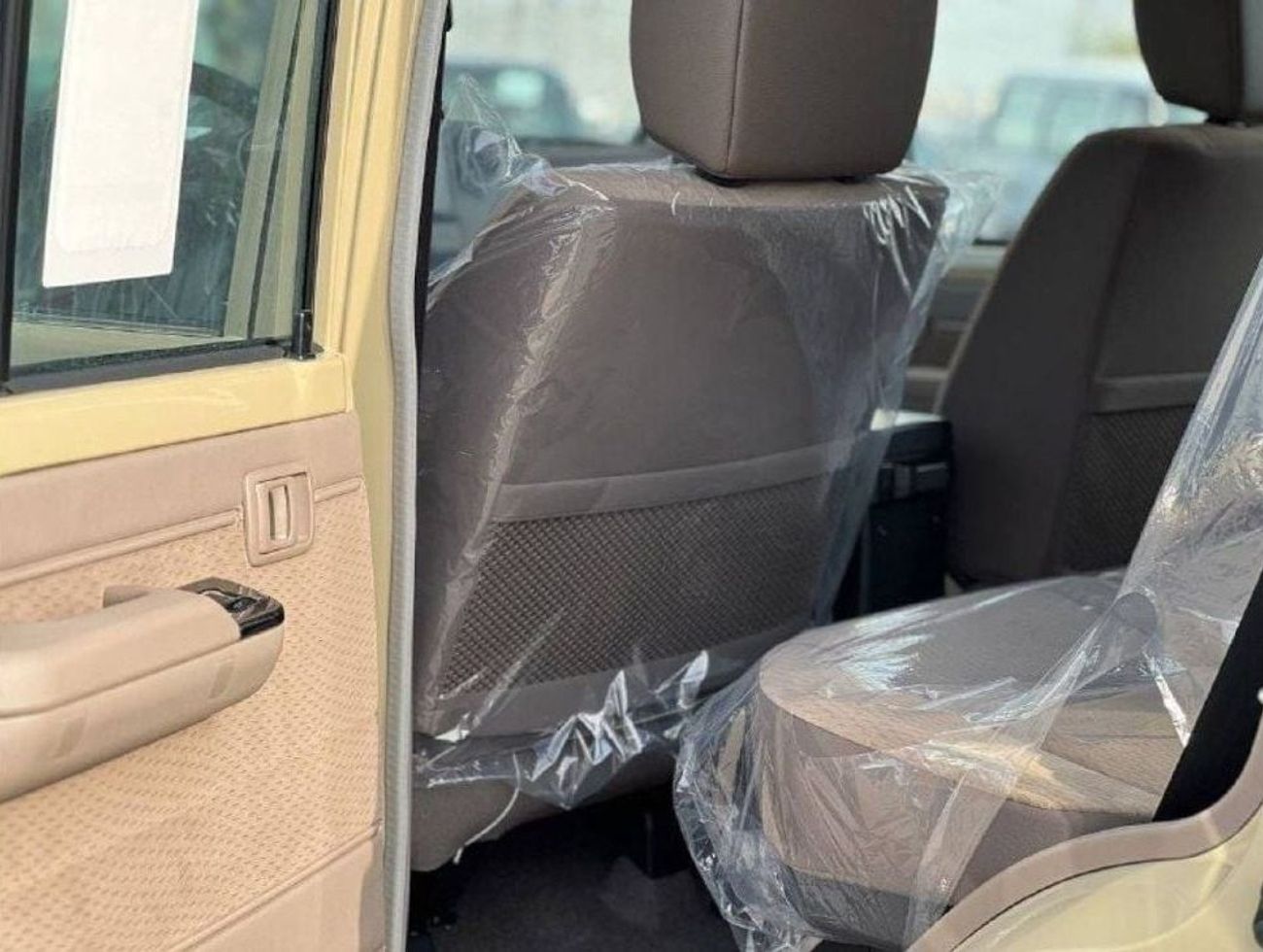 تويوتا لاند كروزر 70 LC76 4.0L PTR M/T // 2024 // HIGH OPTION WITH DVD & BACK CAMERA , POWER WINDOWS , COOL BOX // SPECIA