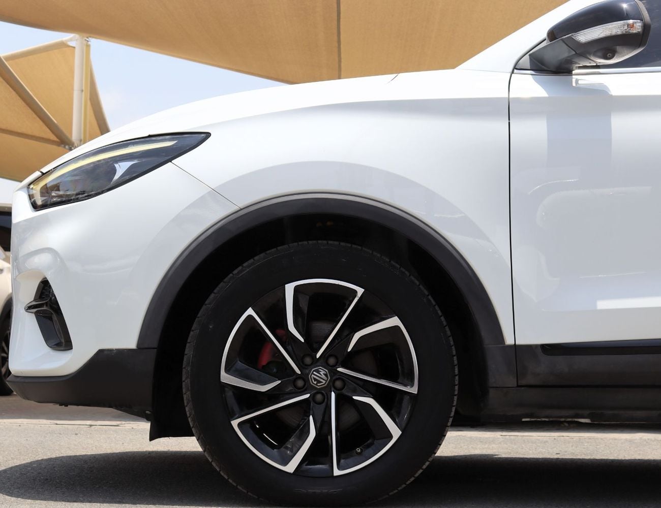 MG ZS LUX