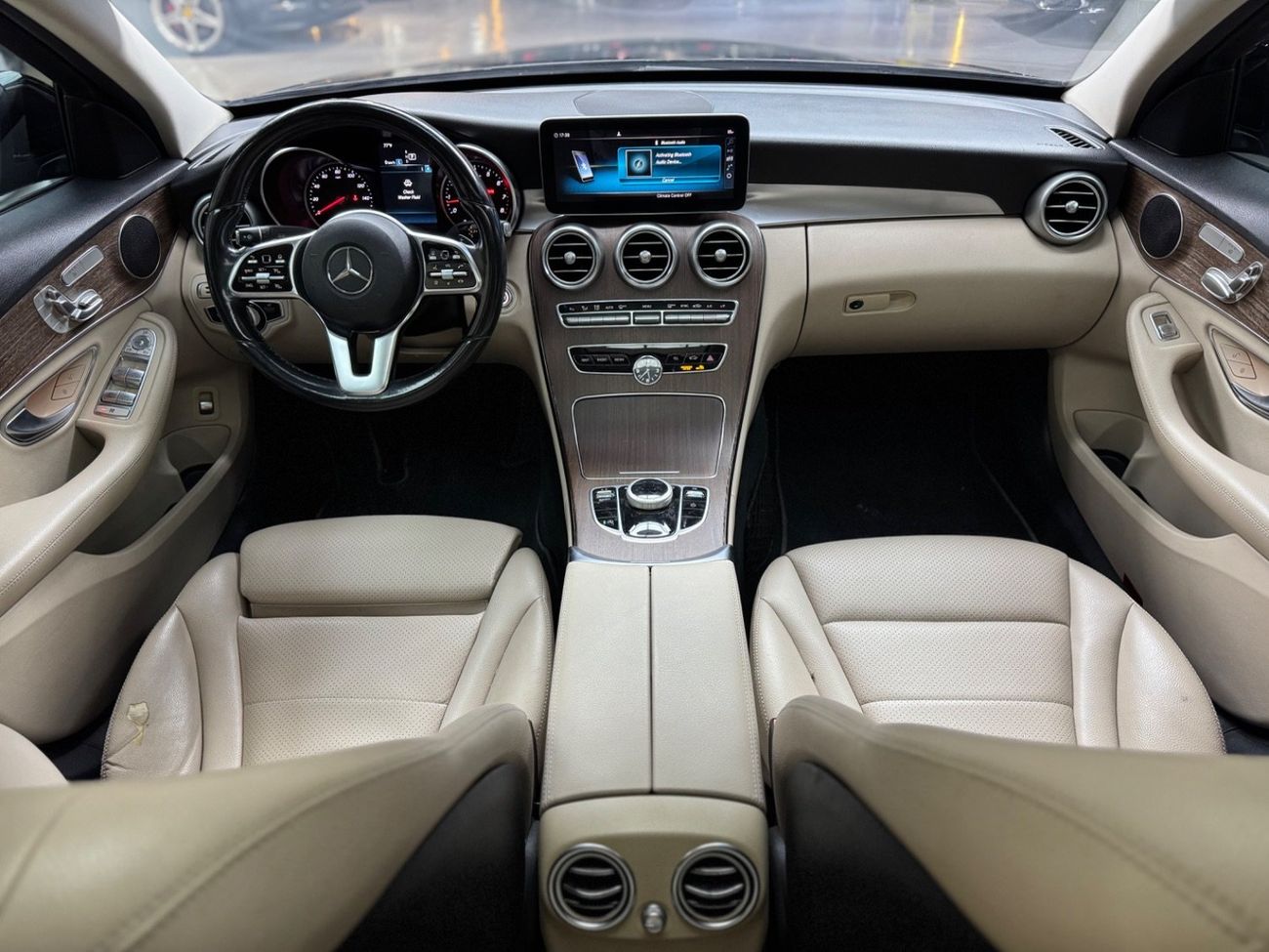 مرسيدس بنز C 300 Std 2.0L (241 HP)