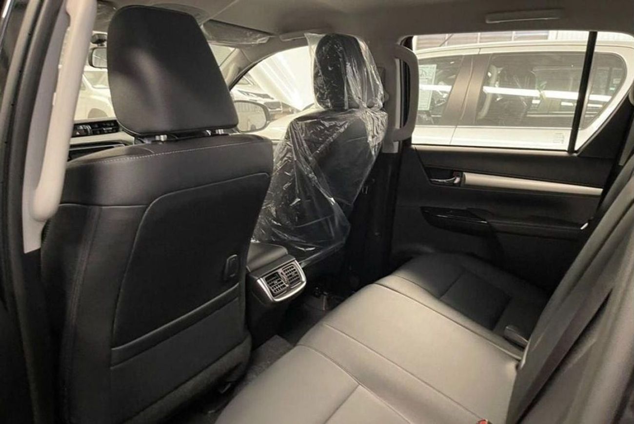 Toyota Hilux RHD 2025 - 2.8L DSL - 4 X 4 - AT - WHT_BLK (FOR EXPORT ONLY)