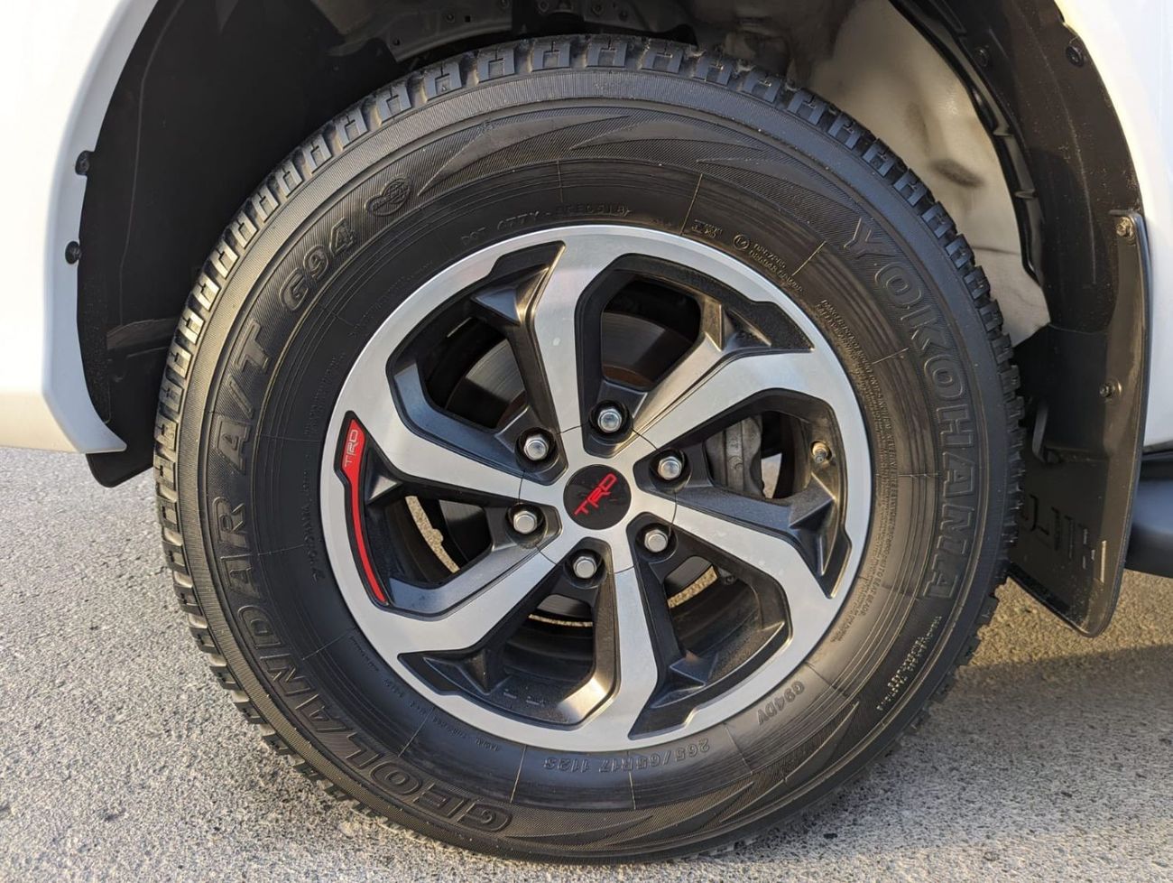 Toyota Hilux TOYOTA HILUX TRD V6 engine 4.0 4x4 petrol perfect condition inside and outside original color withou