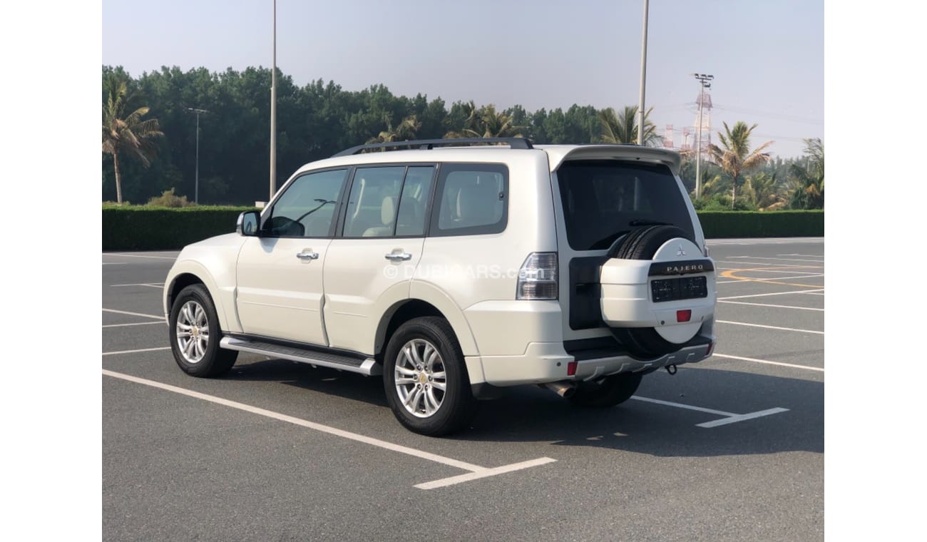 ميتسوبيشي باجيرو GLS ميتسوبيشي باجيرو موديل 2014 خليجي فل مواصفات كراسي جلد ومثبت سرعه وتحكم كهربي كامل ونظام صوت ممت