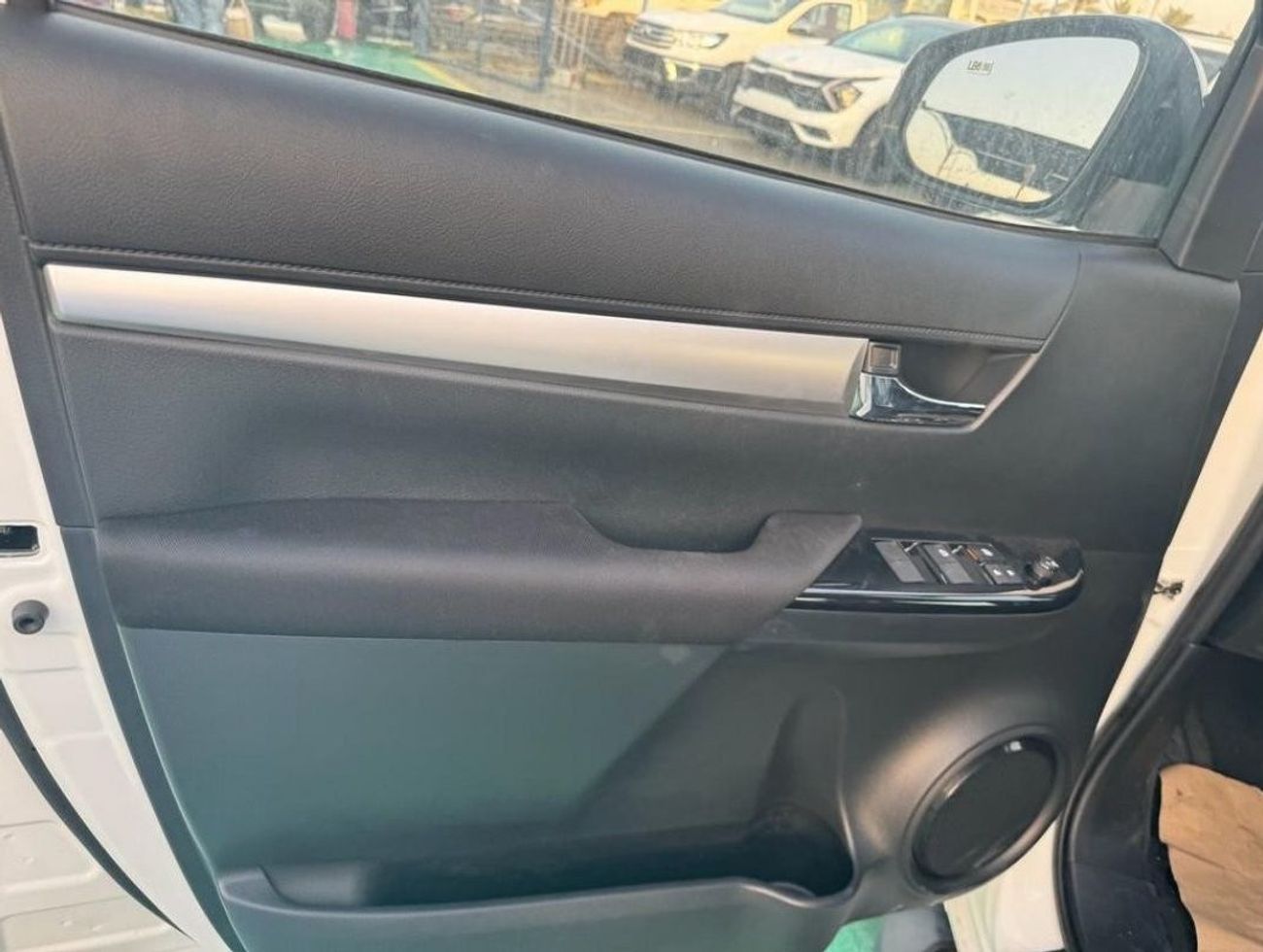 تويوتا هيلوكس TOYOTA HILUX 2.4L 4X4 MANUAL DIGITAL AC 2025 MODEL GCC