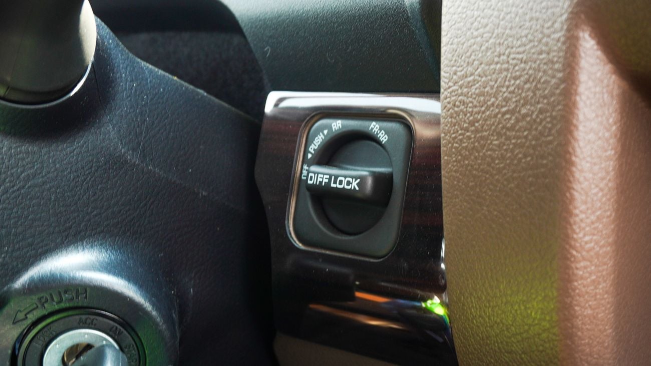 Toyota Land Cruiser 70 LX 2.8L Diesel A/T