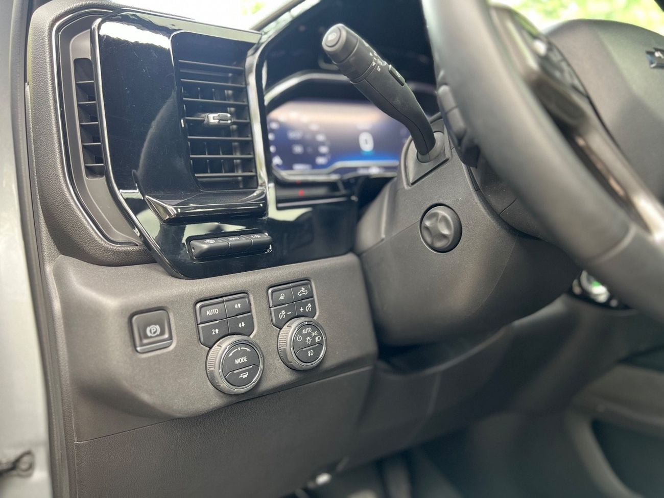 شيفروليه سيلفارادو 2023 Chevrolet Silverado ZR2 | 6.2L V8 | GCC Specs | Accident-Free