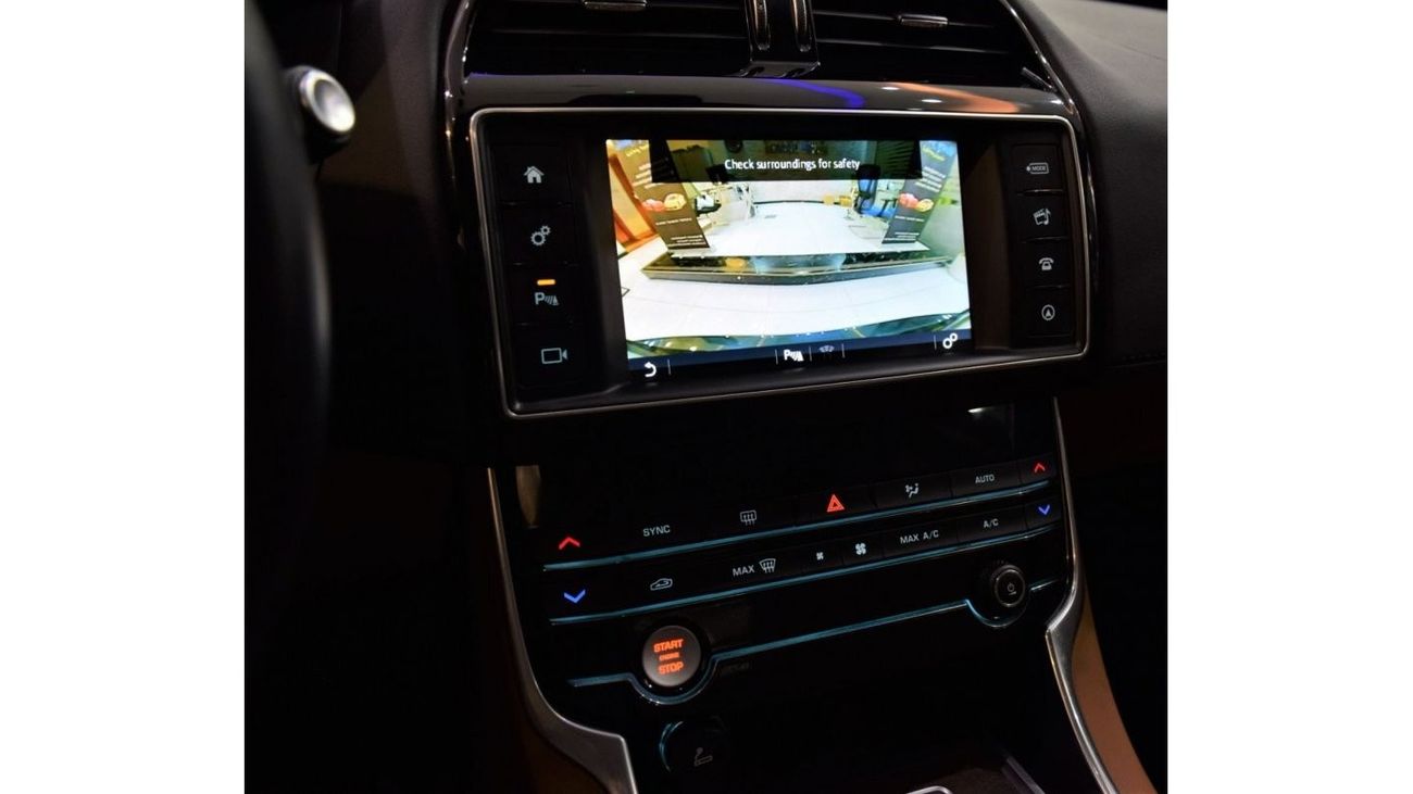 جاكوار XE ORIGINAL PAINT ( صبغ وكاله ) Jaguar XE 25t 2016 Model! GCC Specs