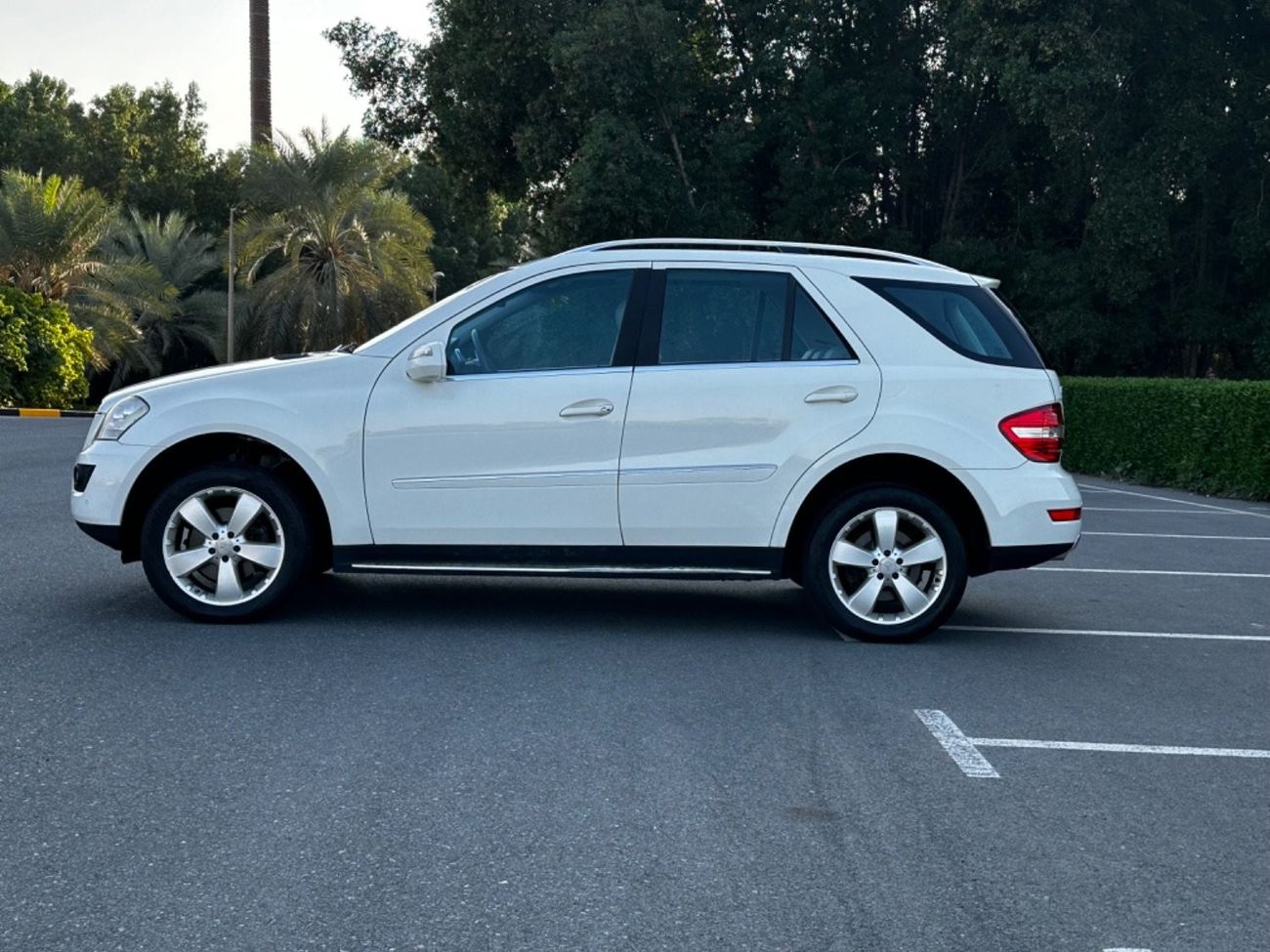 Mercedes-Benz ML 350 MODEL 2009 GCC CAR PERFECT CONDITION INSIDE AND OUTSIDE FULL OPTION SUN ROOF