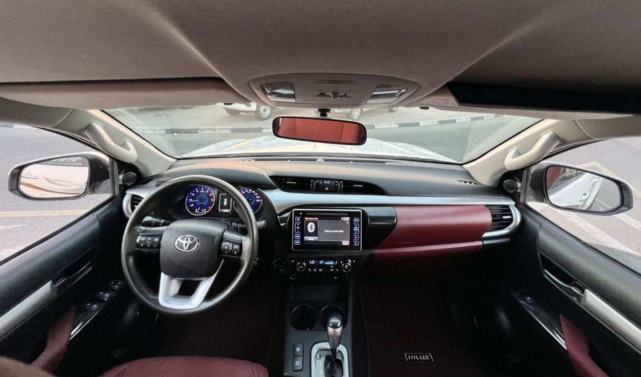 Toyota Hilux 2016 Toyota Hilux SR5 Premium Full Option - 2.7L V4 - 4x4 AWD - Rear CAM & AC - big Body - 116000 Km