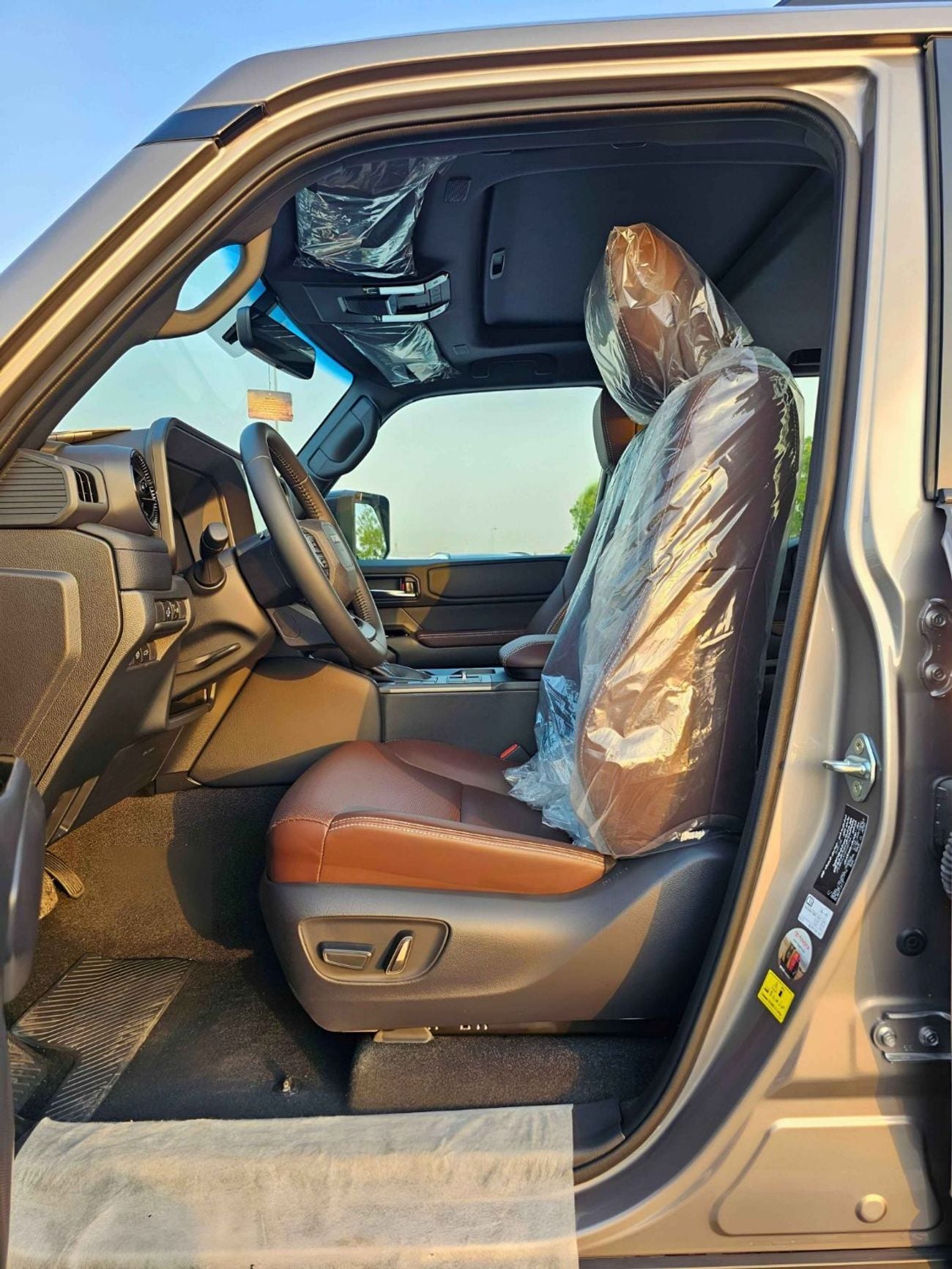 Toyota Prado ADVENTURE WITH COMPRESSOR /2.8L V4 DIESEL/DRIVER POWER WITH LEATHER SEATS/AUTO A/C (CODE#P28ADV3B)