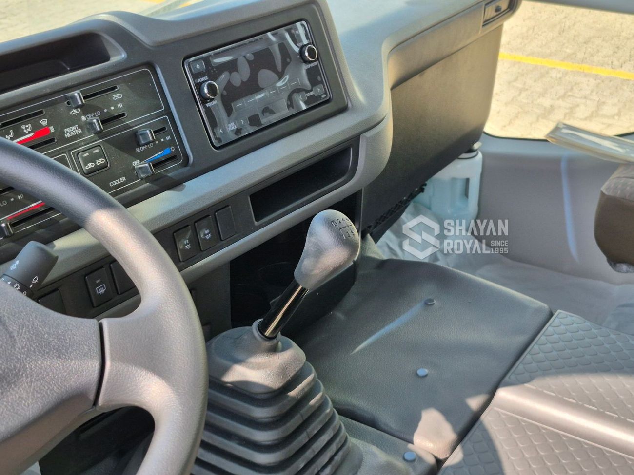 تويوتا كوستر LHD 2.7L DLX PETROL 4CYL 23-SEATER  MT 2025MY