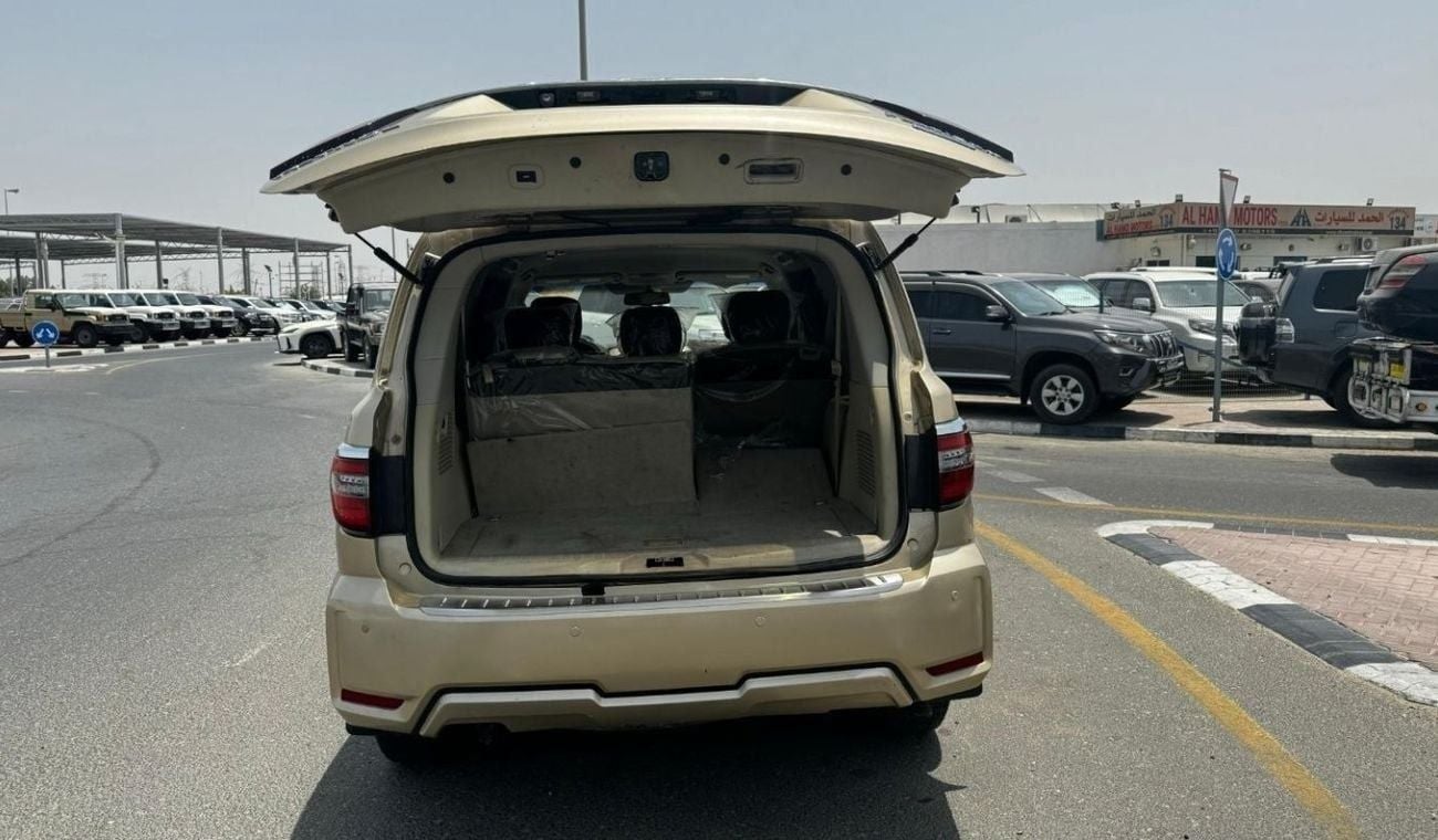 نيسان باترول Petrol 5.6 Liter Hand Drive Full Option only for export available