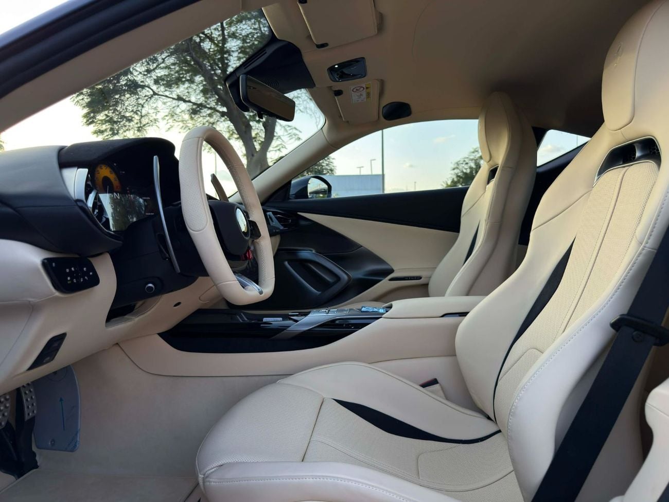 فيراري 12سيلندري GCC SPEC UNDER WARRANTY