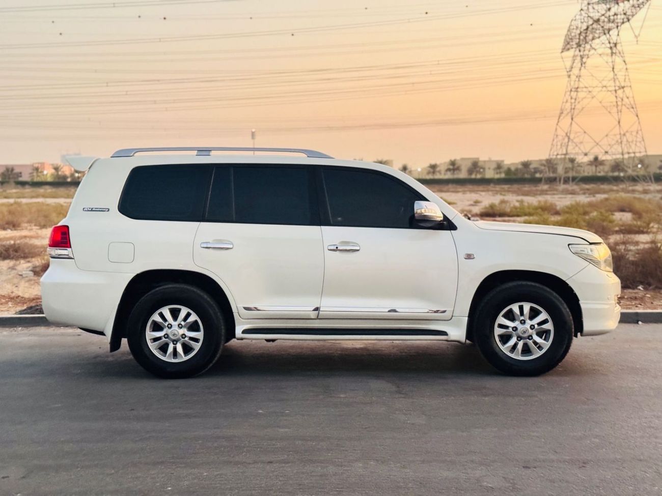 Toyota Land Cruiser Left hand drive ,4.0 liter .V6 ,white ,Color 2011 Model ,only for export available