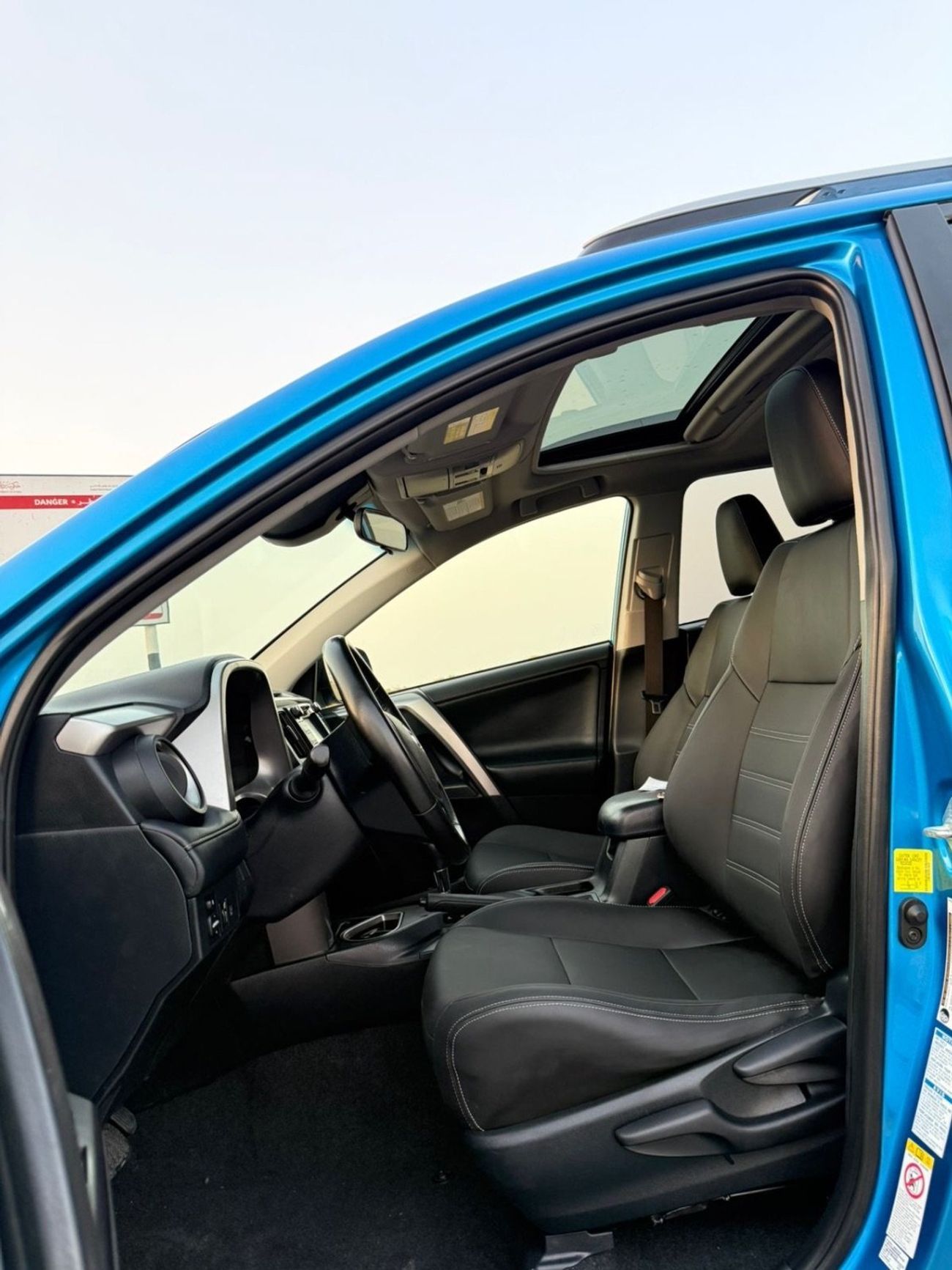 Toyota RAV4 XLE 2.5L Hybrid XLE sunroof, full Option