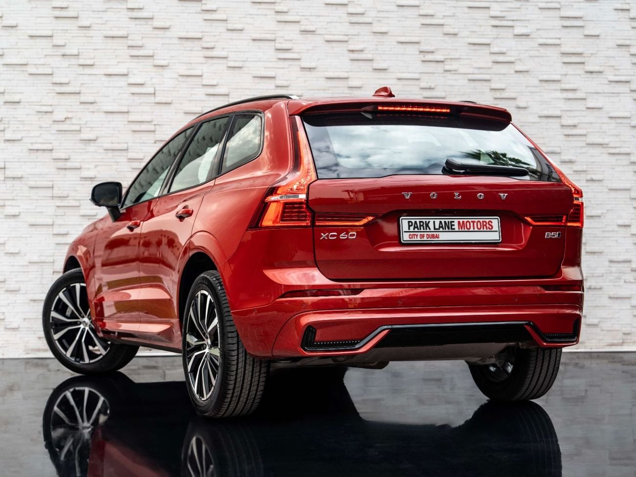 فولفو XC 60 ULTIMATE DARK