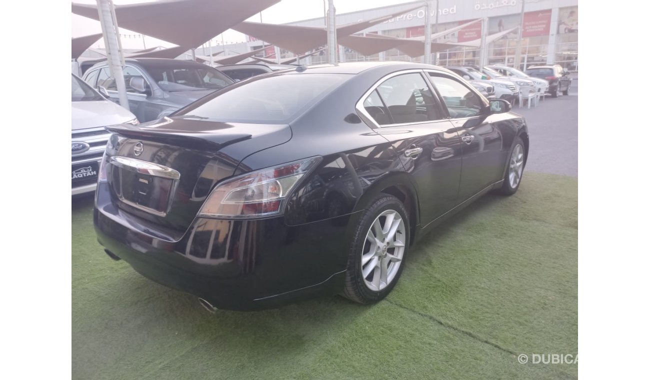 Nissan Maxima Imported 2014 model number one leather hatch control sensors leather alloy wheels in excellent condi