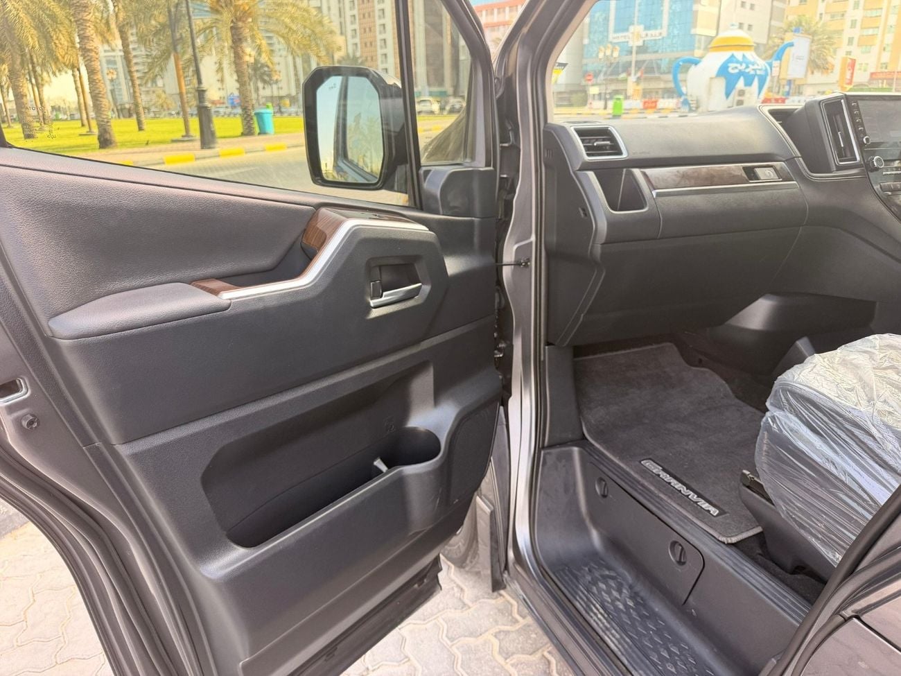 تويوتا جرافينا Right Hand Drive