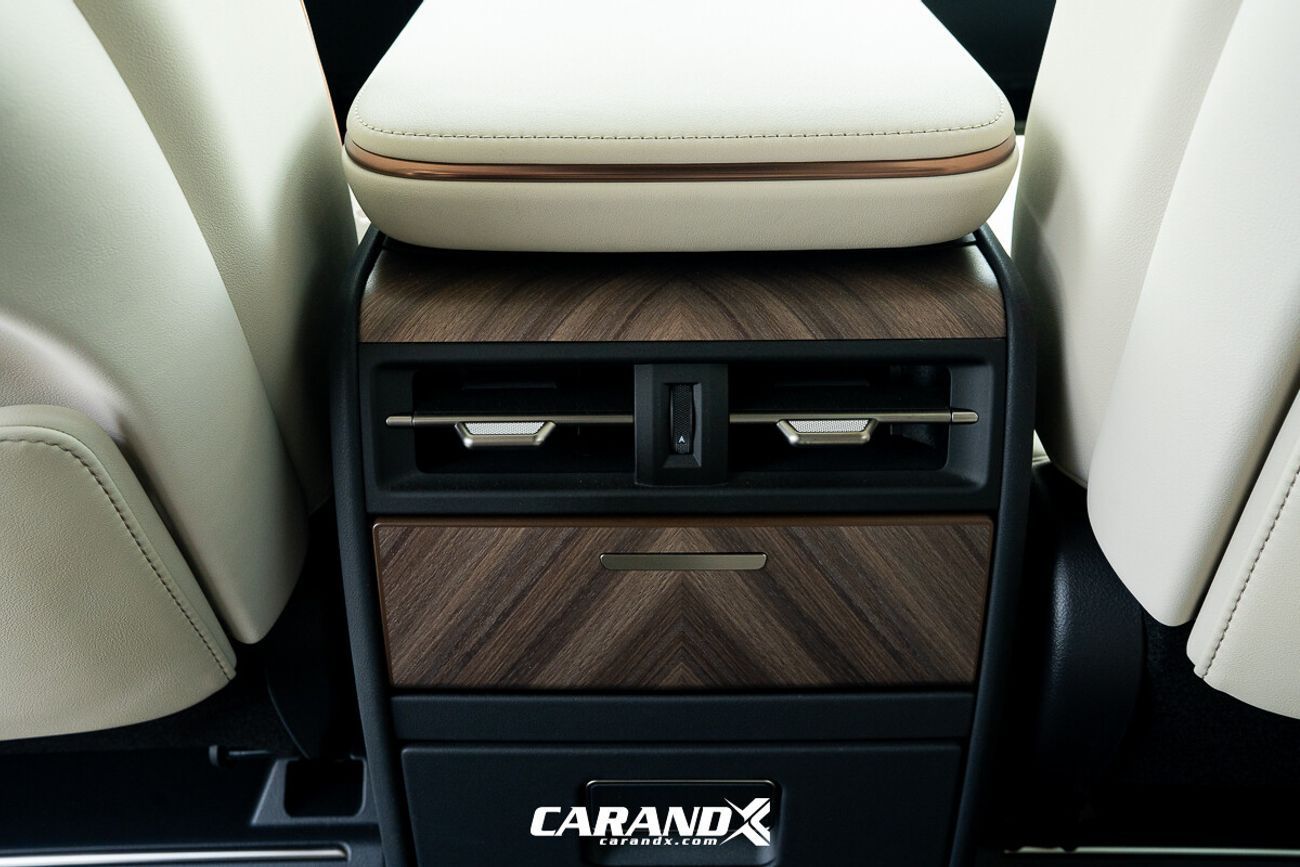 Lexus LM 350h Lexus LM 350H 2.5L Petrol Automatic Transmission 2025