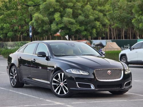 Jaguar XJ 50 - LWB Jaguar XJ 50 / 2019 V6 3.0L GCC Specs | Orginal paint | Accidrnt free | 2Keys | Perfect condition
