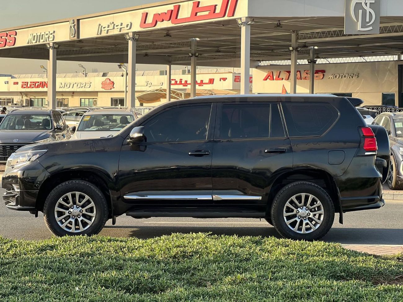 Toyota Prado Toyota prado 2019Model 4.0 petrol Engine Colour Black Transmission Automatic Interior.beige push sta