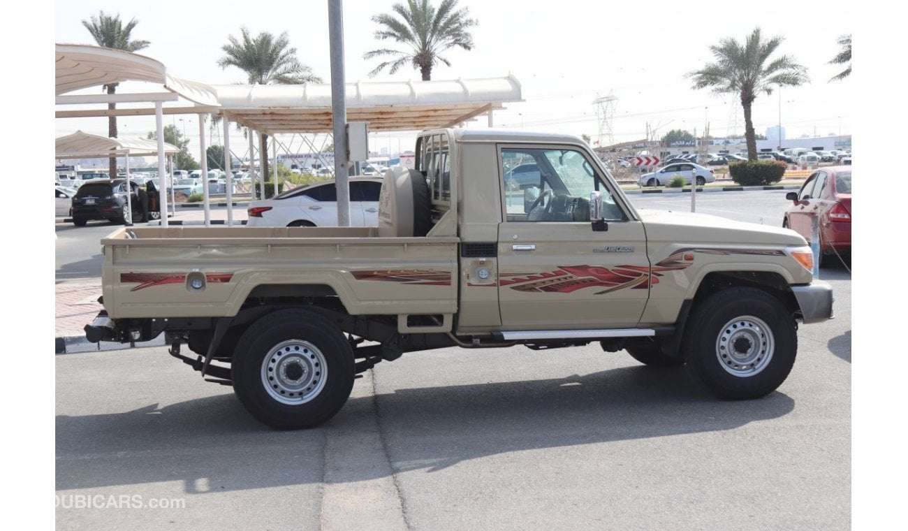 تويوتا لاند كروزر بيك آب LX 4.0Ltr V6 4WD SINGLE  CAB, DIFFRENTIAL LOCK,WINCH, POWER WINDOW,WOODEN INTERIOR-POWER MIRROE, MOD