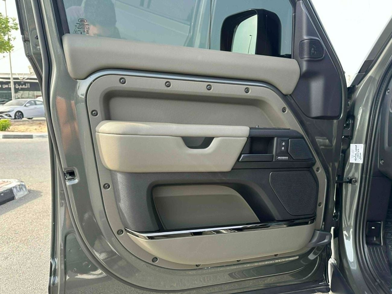 Land Rover Defender Defender Octa 2025 GCC Specs