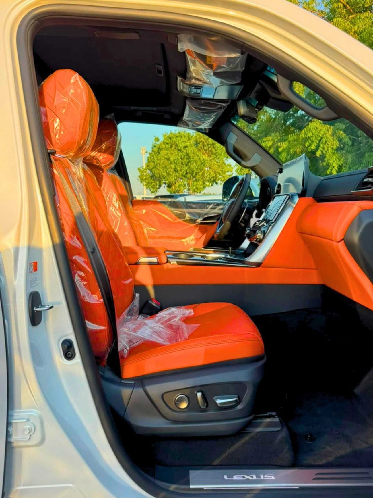لكزس LX 700h VIP || 3.5L HYBRID / RADAR / 360*CAMERA / SUNROOF / REAR ENTERTAINMENT SCREEN (CODE # L7V)