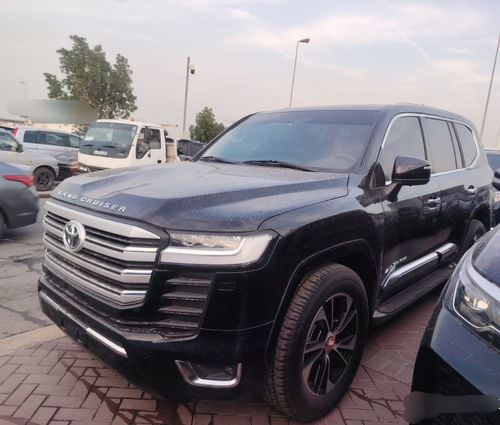 Toyota Land Cruiser Toyota landcruise 2018Model Modified 2022MODEL 4.0 v6 petrol colour black push start Transmission Au