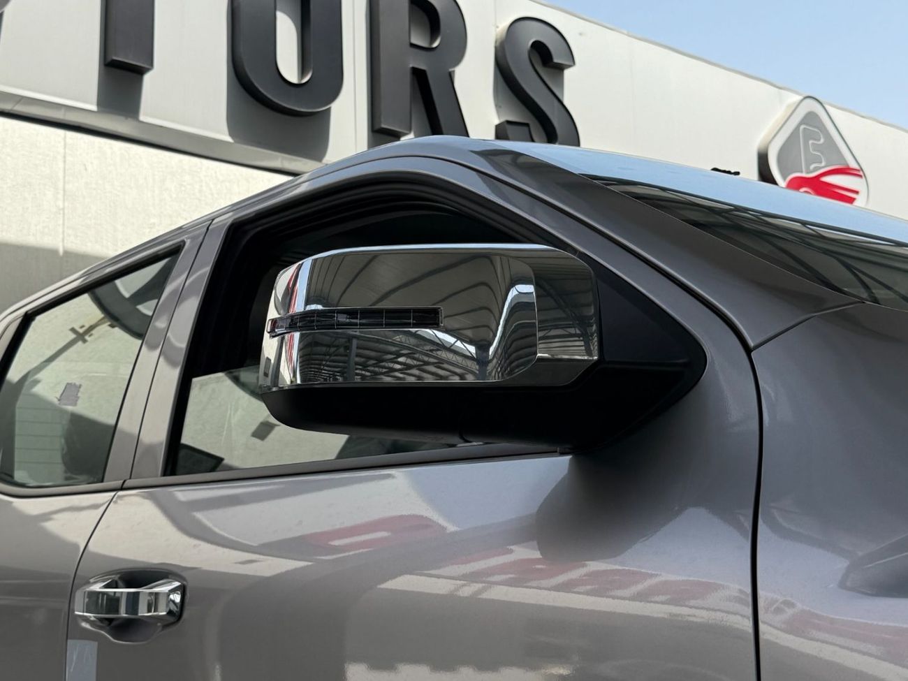 Mitsubishi L200 chrome package 4x4 M/T 18 inch alloy rims **EXPORT ONLY**التصدير فقط خارج الخليج**