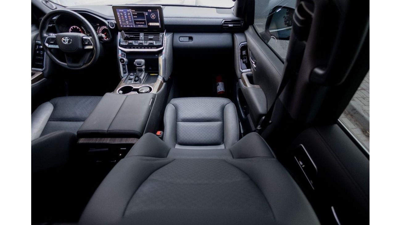 Toyota Land Cruiser Toyota Land Cruiser VXR 2024 GCC under Agency Warranty and Service Contract with Flexible Down-Payme