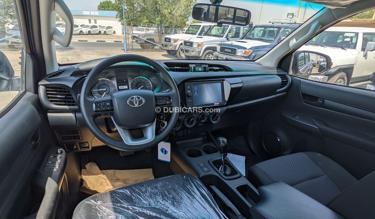 Toyota Hilux 2.4L  Diesel DLX  4X4  AT