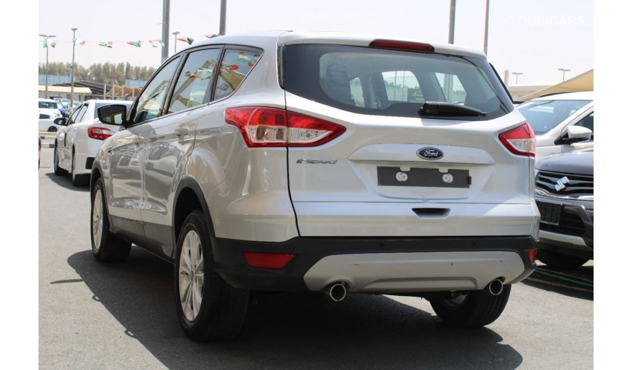 Ford Escape SE ACCIDENTS FREE - GCC- CAR IS IN PERFECT CONDITION INSIDE  AND OUTSIDE