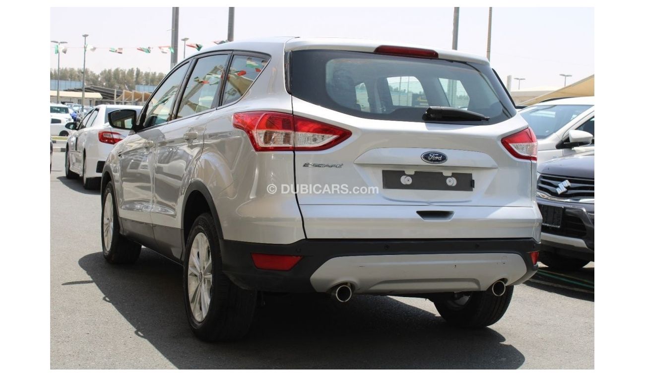 Ford Escape SE ACCIDENTS FREE - GCC- CAR IS IN PERFECT CONDITION INSIDE  AND OUTSIDE