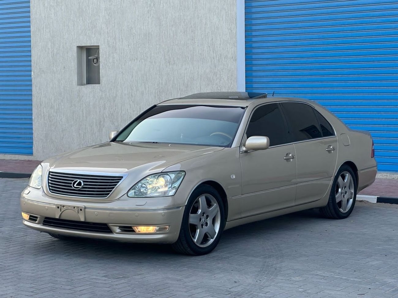 Lexus LS 430 Lexus LS430  Model: 2006  Price : 38,000 dirhams Mileage : 209,000 km Gulf specifications Full Ultra