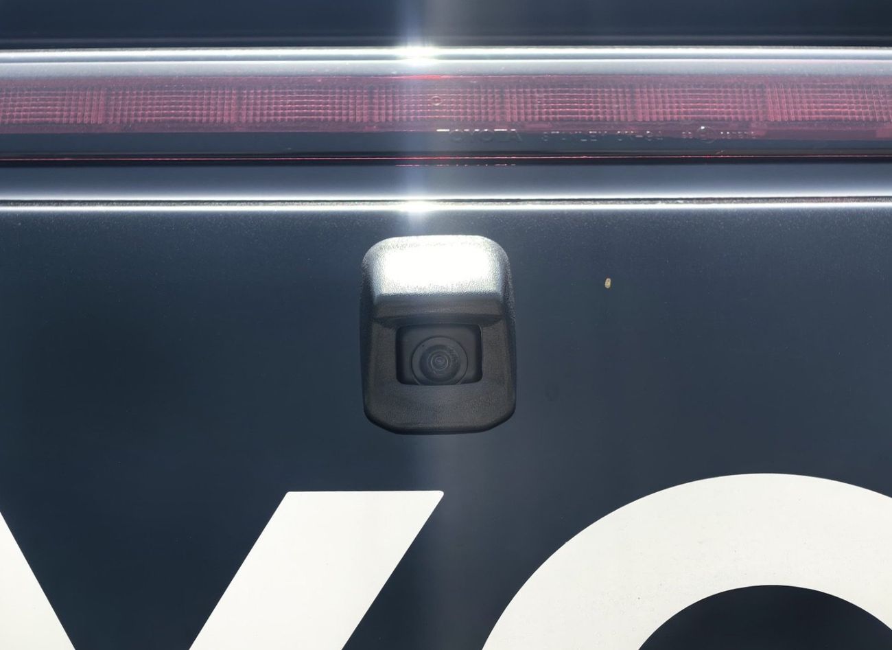 تويوتا هيلوكس D/CAB,PICKUP,2.7L,4X4,DIGITAL AC,WOODEN INTERIOR,BLIND SPOT,DVD+CAMERA,DIFF LOCK,M/T,2 COOL BOX,2025