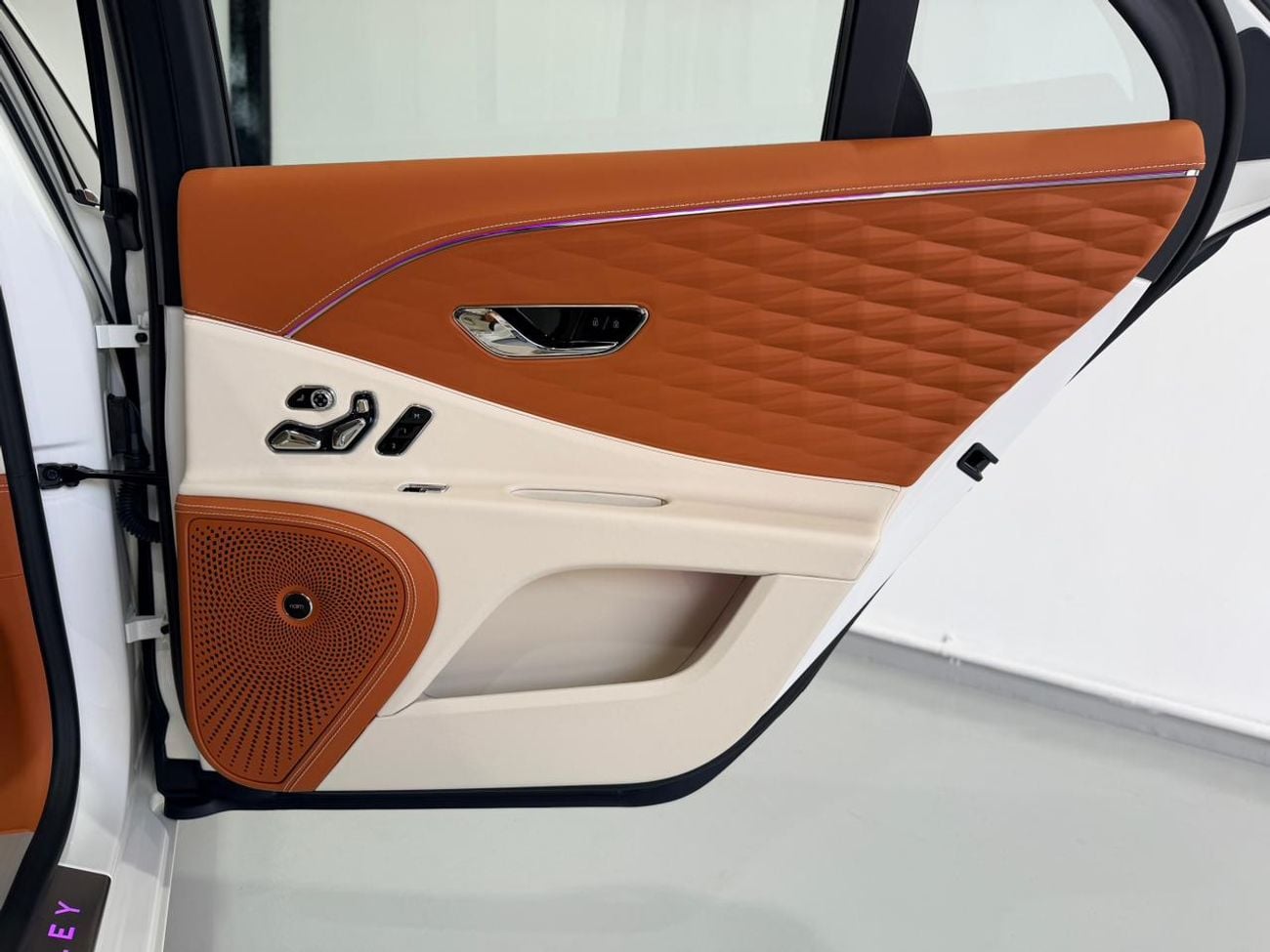 بنتلي فلاينج سبور 4.0T V8