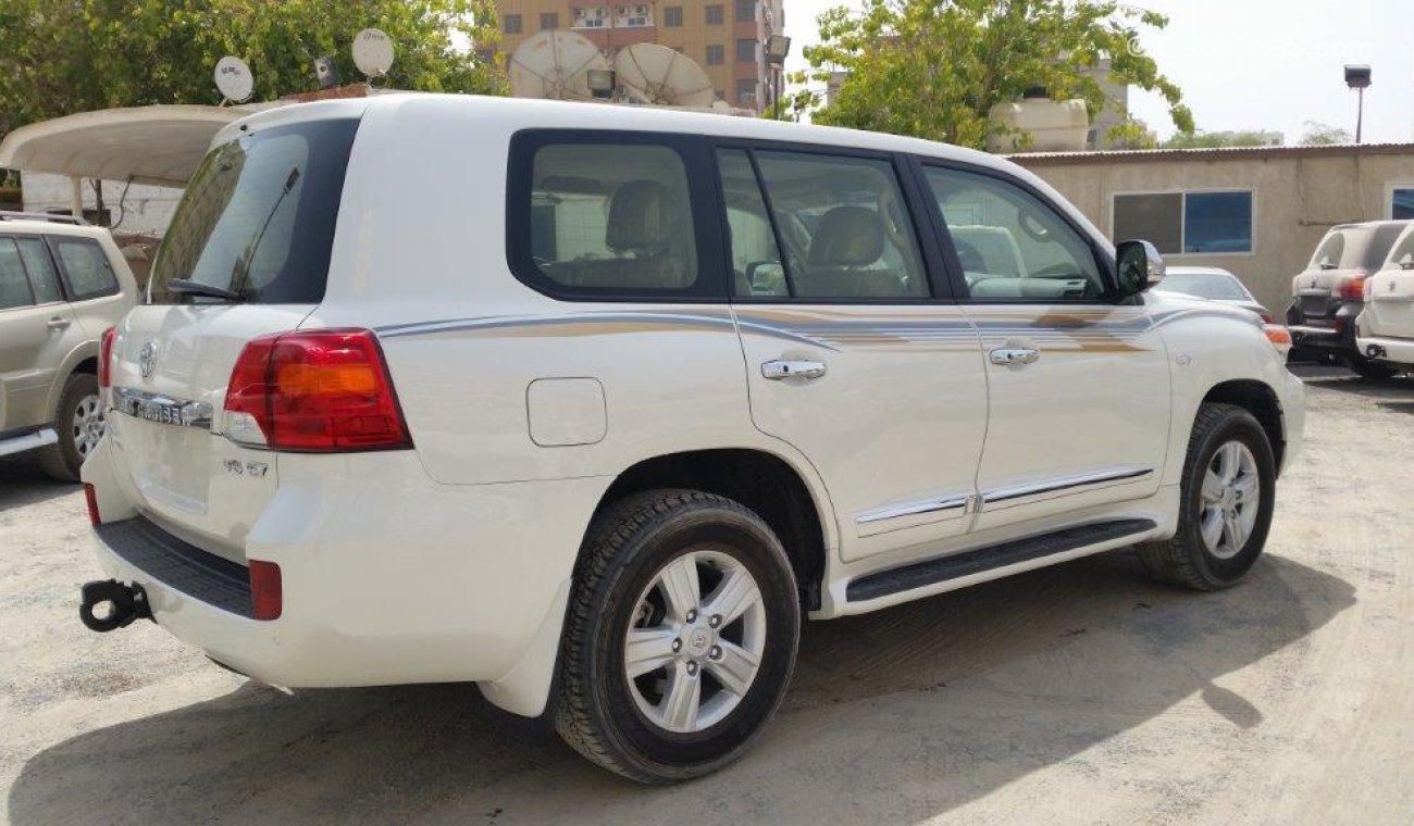 Toyota Land Cruiser VXR 5.7L Mid Option