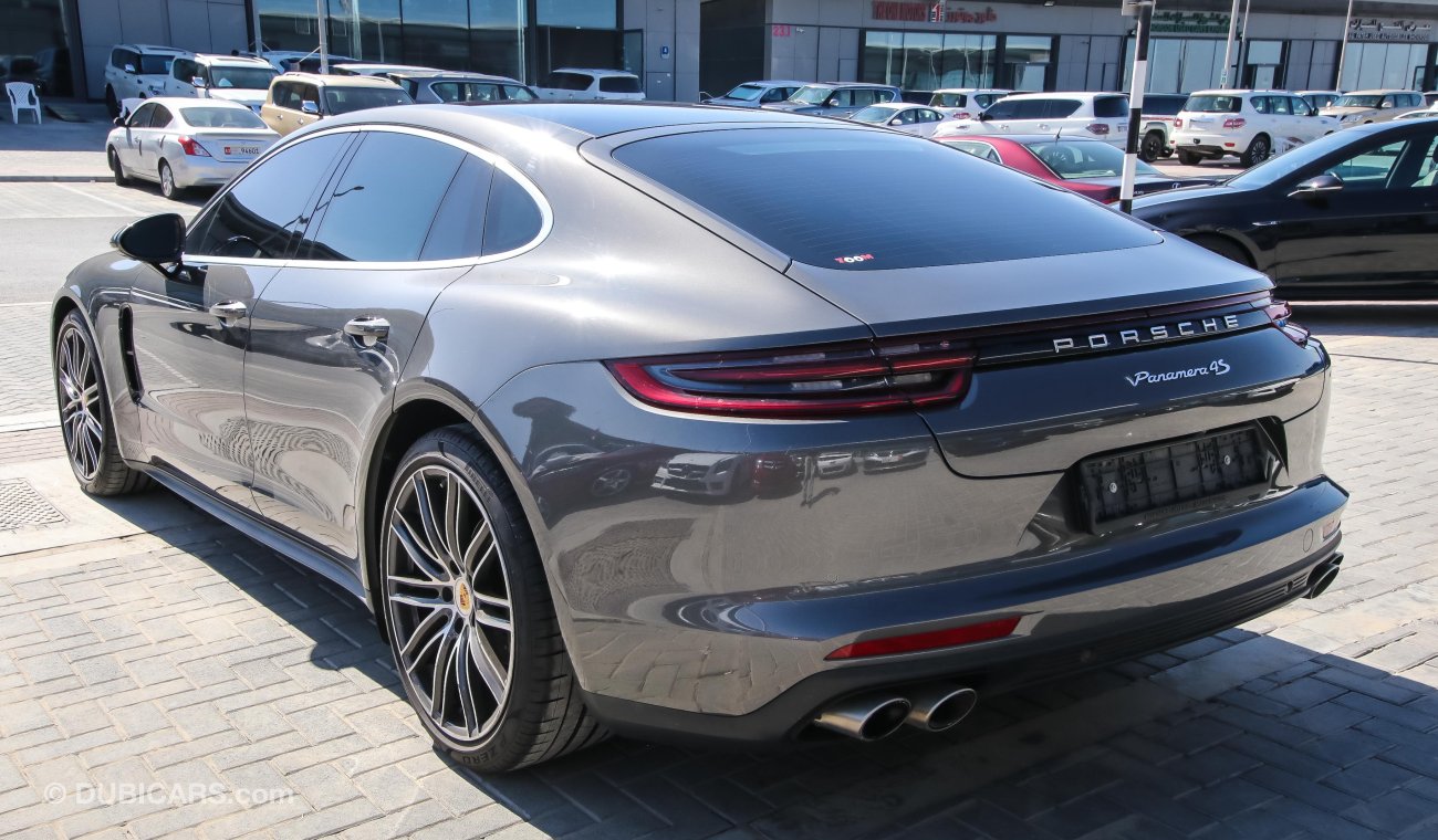 Porsche Panamera 4S