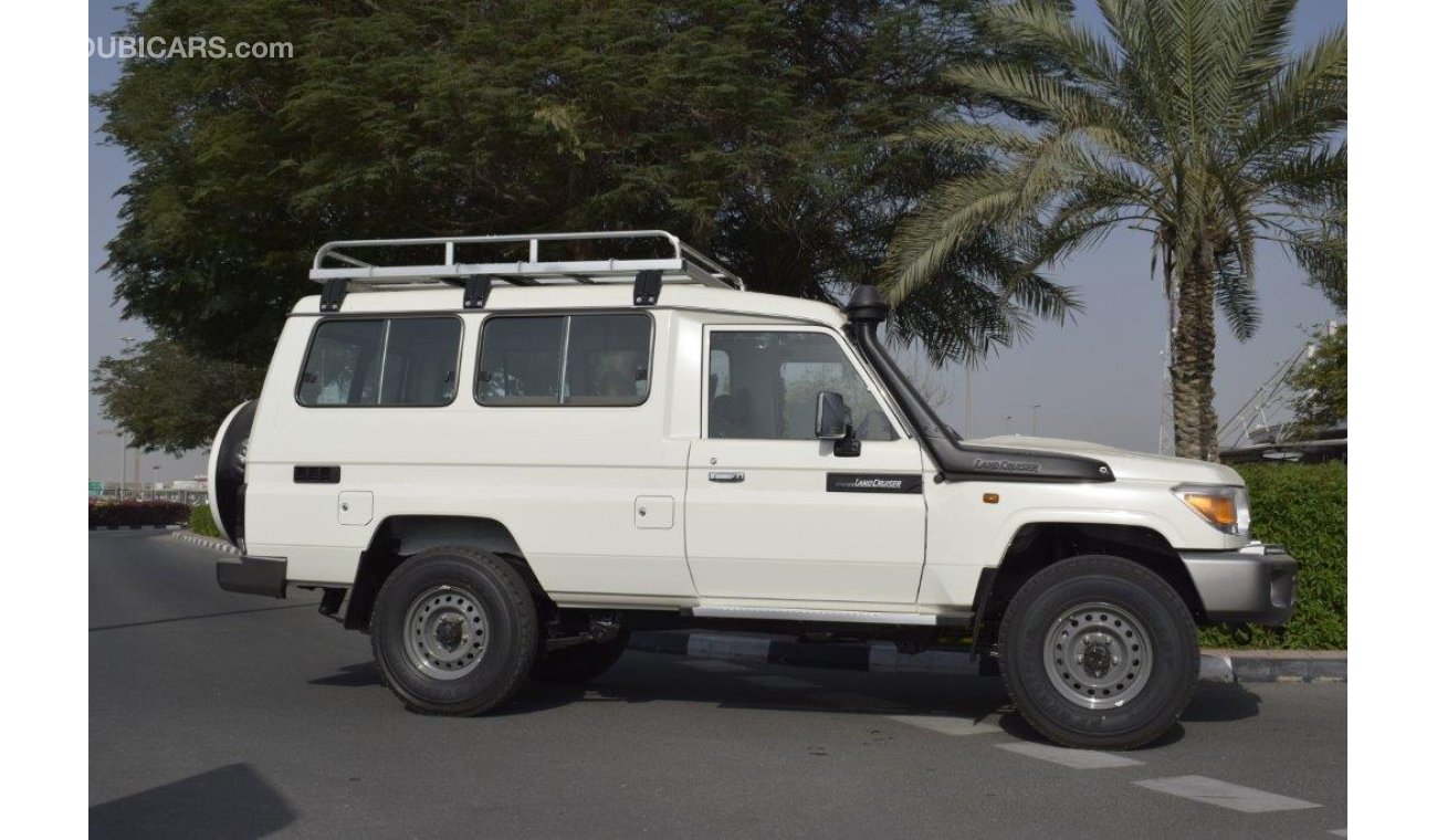 تويوتا لاند كروزر 78  LONG WHEEL BASE HARD TOP SPECIAL V8 4.5L TURBO DIESEL 9 SEAT