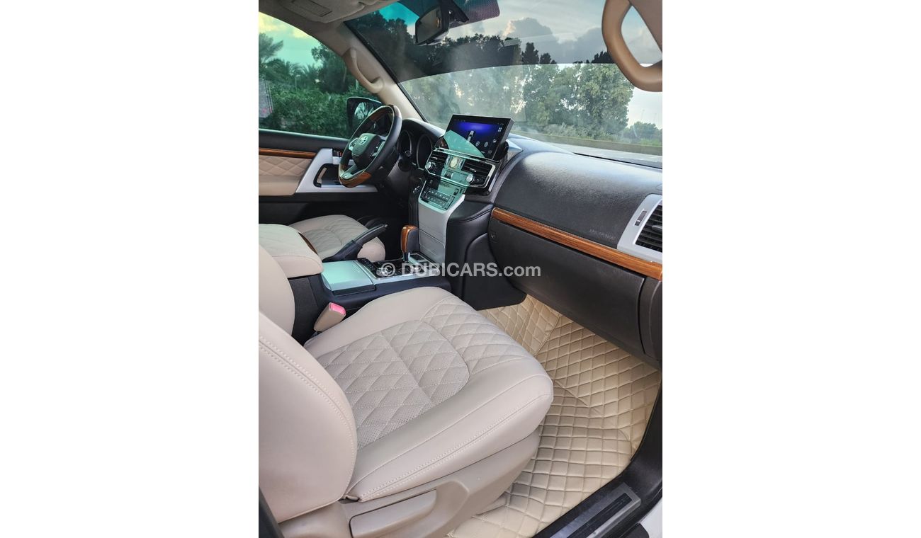 تويوتا لاند كروزر Facelifted