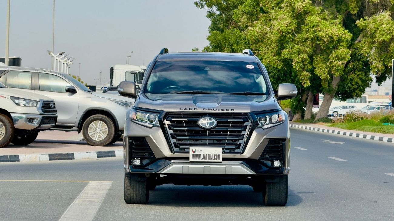 تويوتا برادو LIMGENE BODY KIT INSTALLED | SUNROOF | 2.8L DIESEL ENGINE | 2018