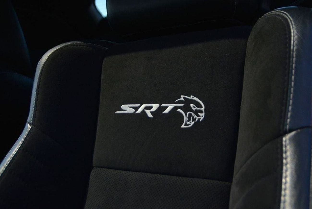 Dodge Challenger SRT Hellcat 6.2L (717 HP)-- GCC // FULL OPOTIOIN //ALCANTARA -- SUN ROOF / BANK FINANCE/GOOD CONDITI