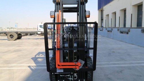 تويوتا فورك ليفت LPG 2.5 TON, 3 STAGE W/ SIDE SHIFT 3 LEVER,4.7M LIFT HEIGHT MY23