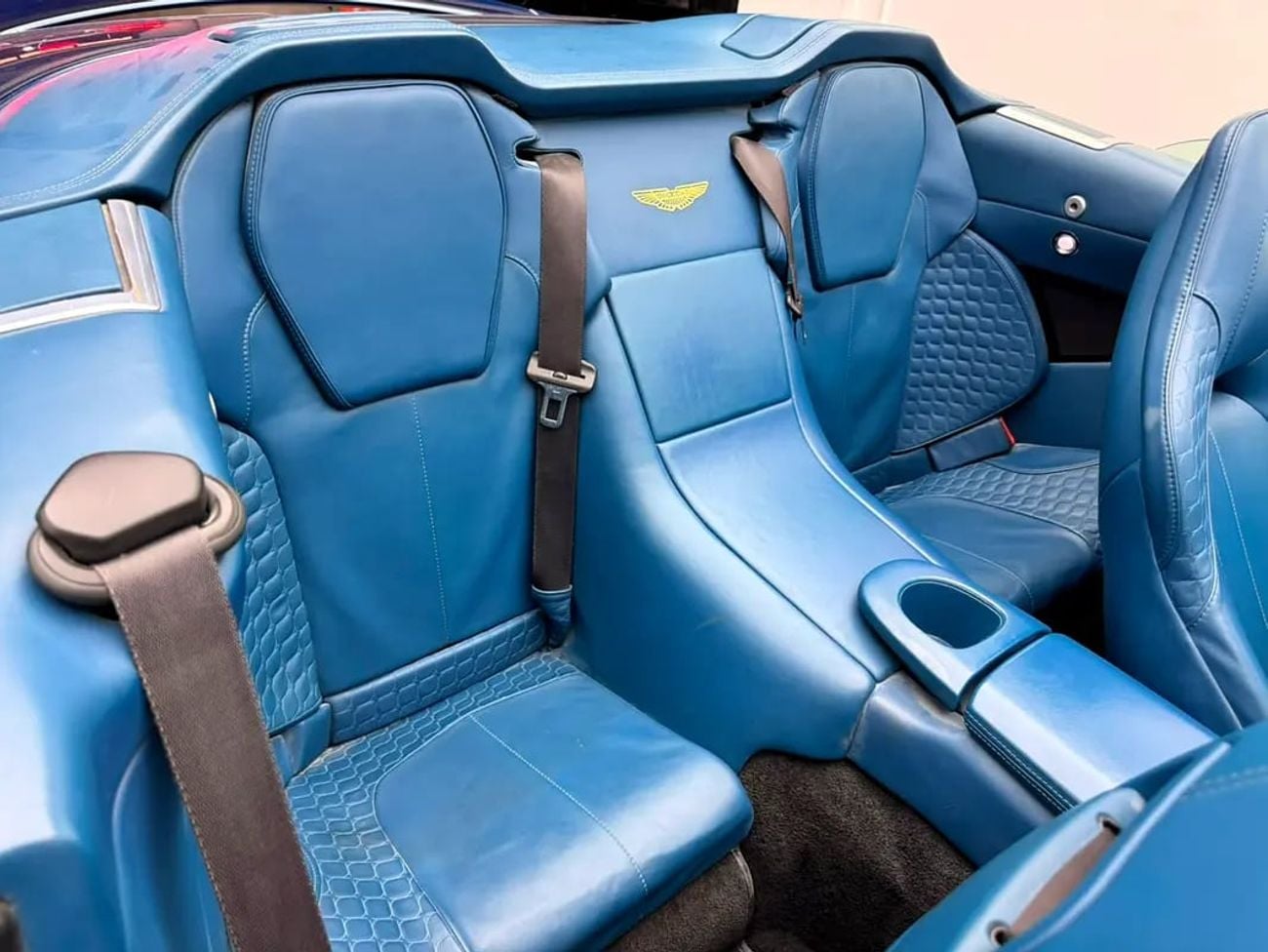 Aston Martin Vanquish VOLANTE