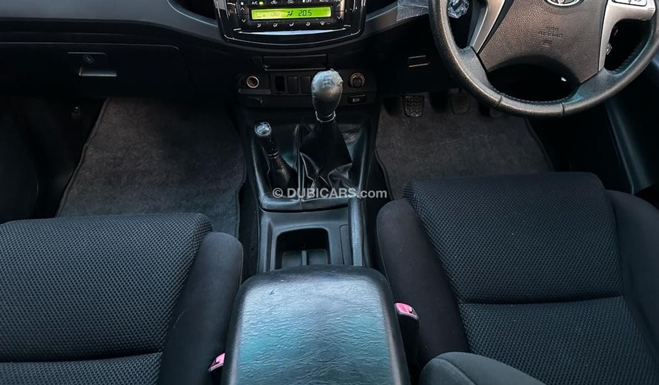 Toyota Hilux SR