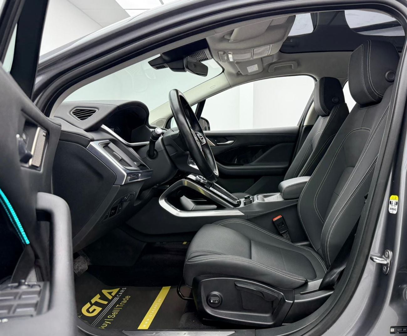 Jaguar I-PACE 2021 Jaguar I-Pace EV400, 2026 Jaguar Warranty + Service Pack, Very Low Km, Excellent Condition, GCC