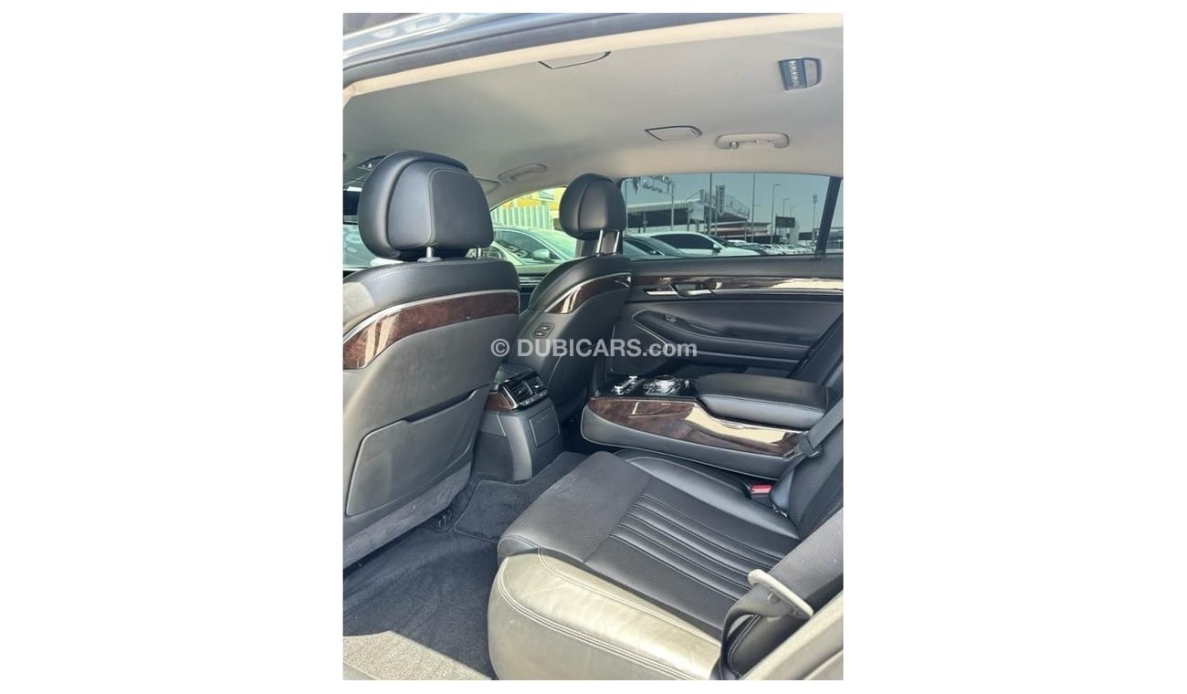 Genesis G90 Platinum